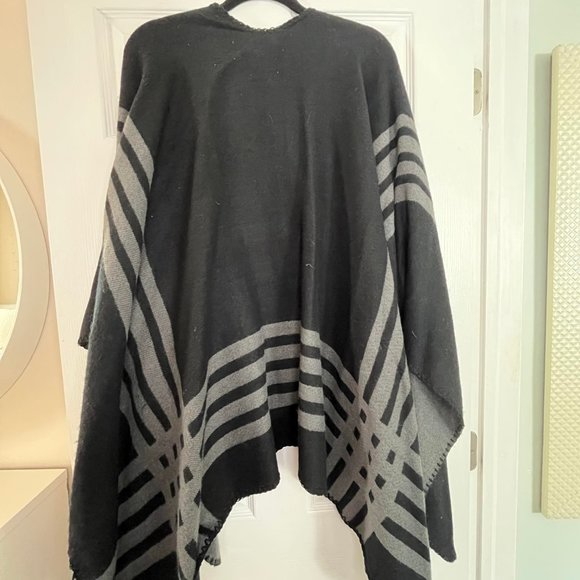 Reversible Poncho - Picture 2 of 4